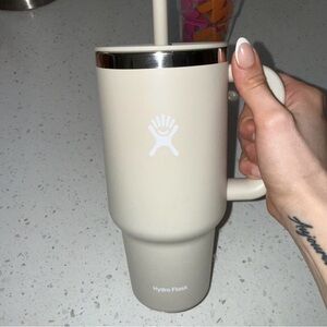 Hydro Flask Cream Travel Mug with Handle and Silver Rim